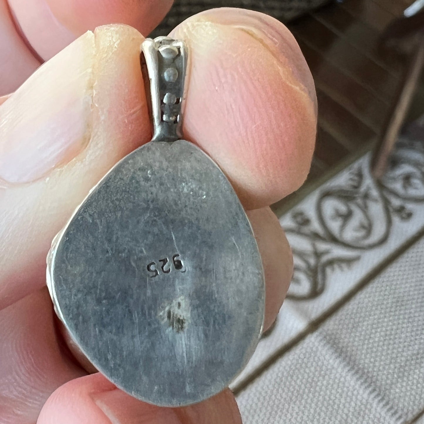 Nice piece of Lightning Ridge blue/green opal set in 925 silver. A gorgeous little pendant priced ready to go.