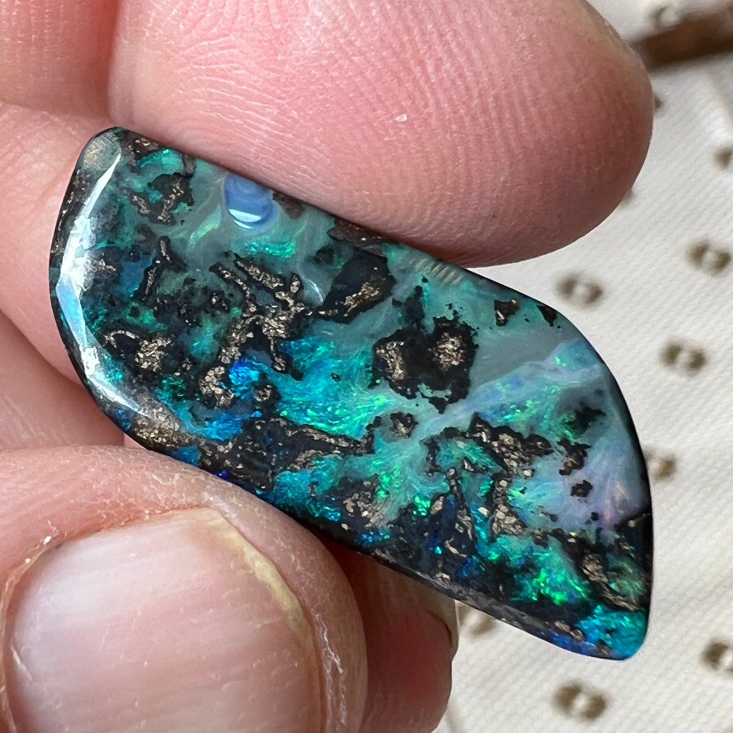 Great shape and polish on this Winton boulder opal. Beautiful greens and blues.