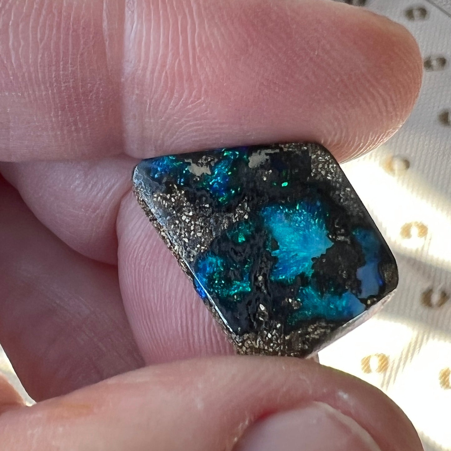 A nice Winton 14ct boulder opal with great colours.