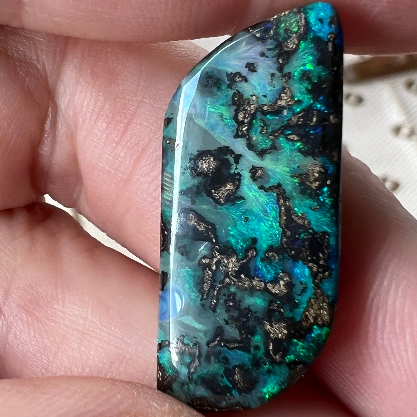 Great shape and polish on this Winton boulder opal. Beautiful greens and blues.